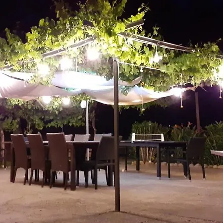 Dimora Il Camaleonte In Nature With Pool *