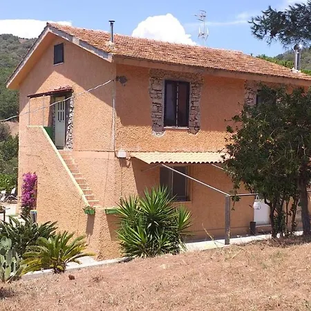 Venkovský dům Dimora Il Camaleonte Country With Pool *